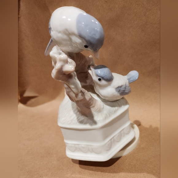 Otagiri Other - Vintage 1970's bluebirds music box.